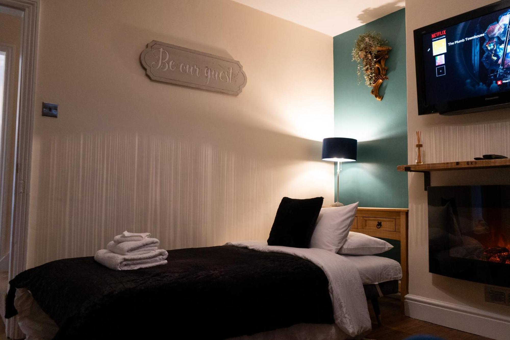 The Plumb Townhouse In Warwick Centre Villa Buitenkant foto