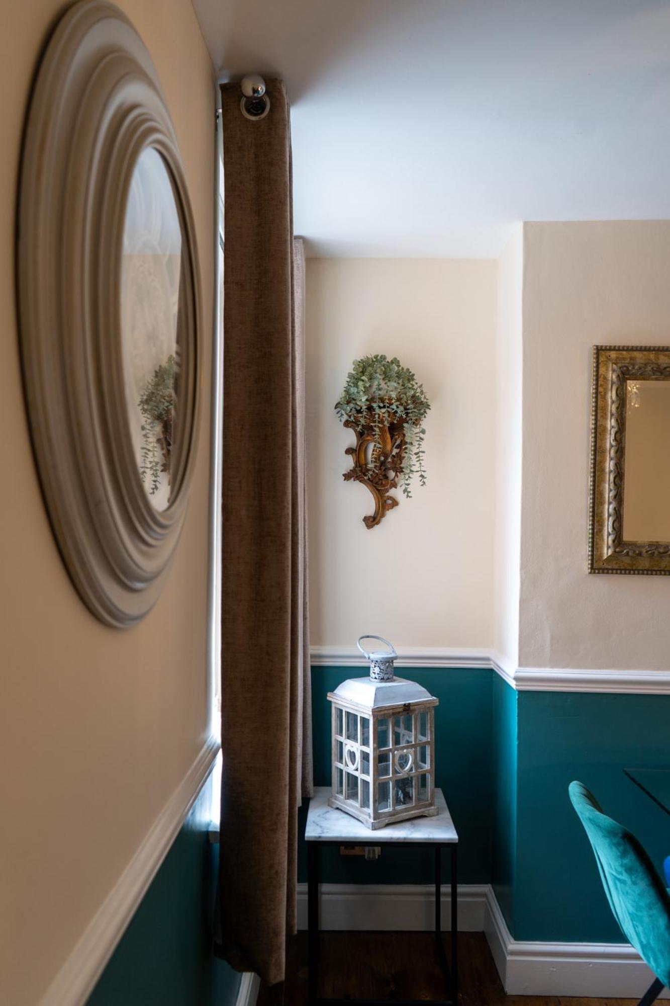 The Plumb Townhouse In Warwick Centre Villa Buitenkant foto